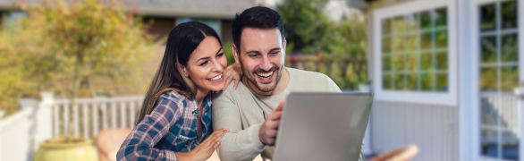 COUPLE ON LAPTOP