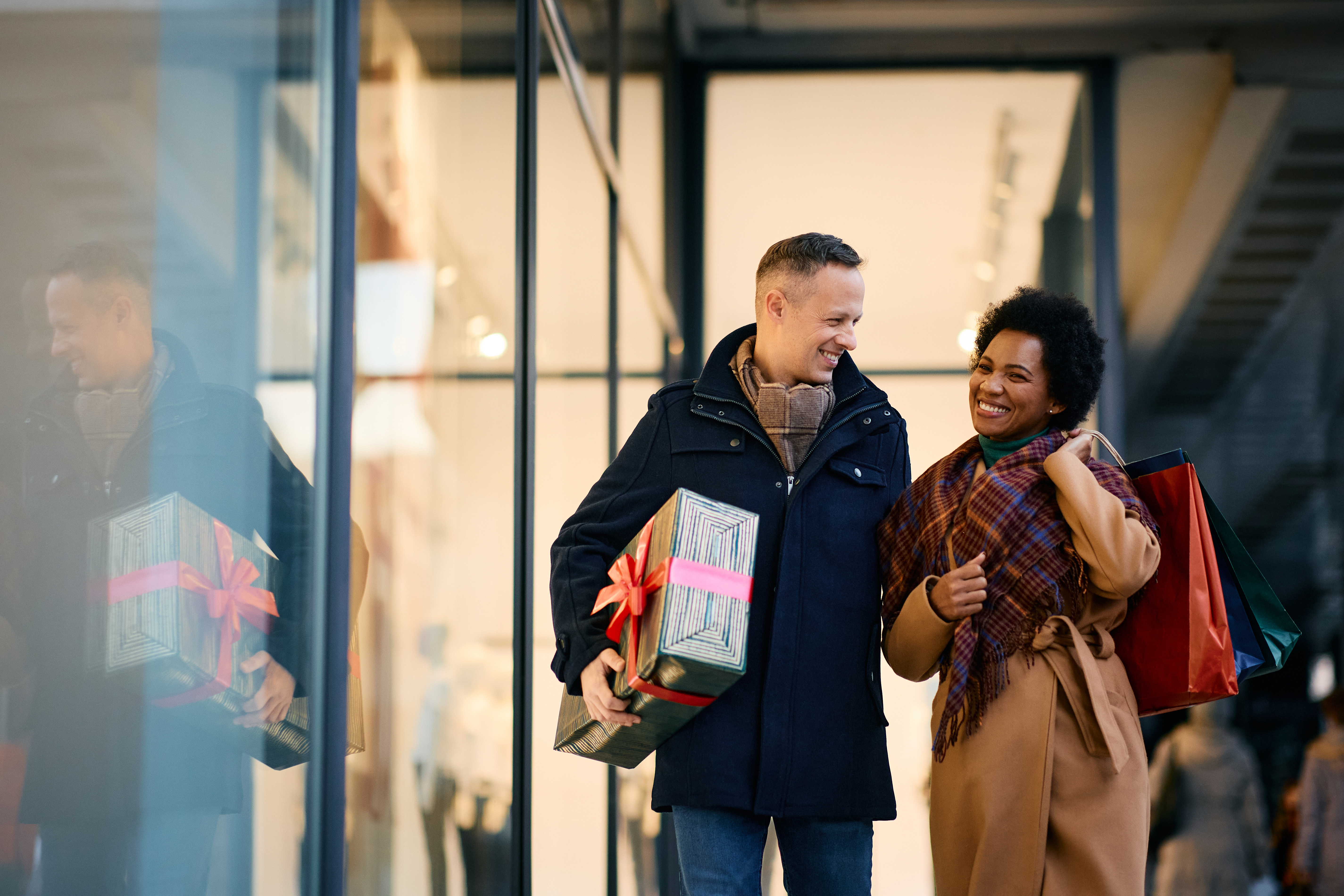 couple christmas shopping